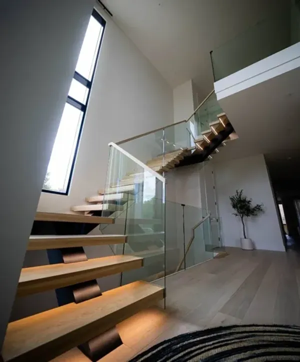 Glass Tread Cantilevered Systems